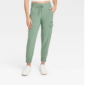 Large Active Light Mid-Rise Cargo Joggers All In Motion Moss Green NWT